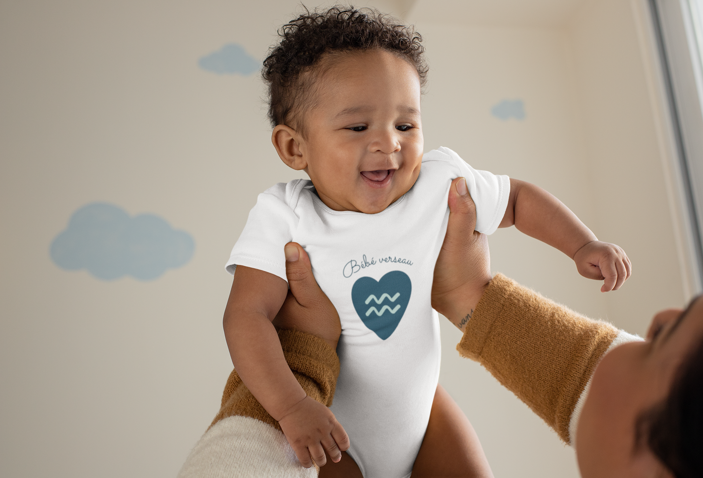Vêtement bébé écoresponsable motif zodiaque Verseau